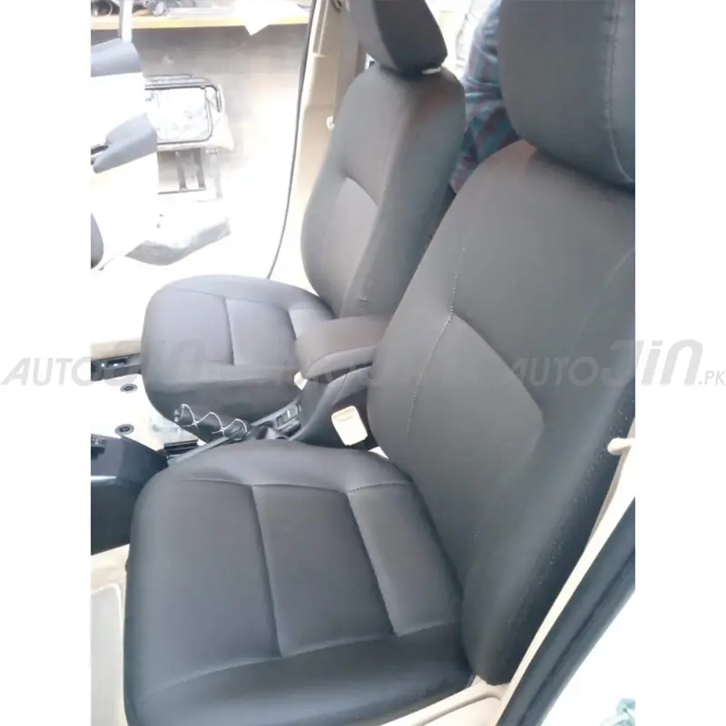 Black Universal Fit Seat Covers – Toyota Yaris 2020–2023 1