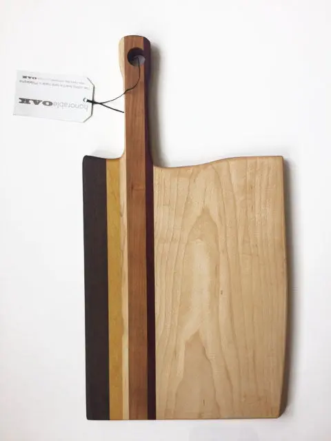 Honorable Oak Medium Cutting Board With Maple Handle 1