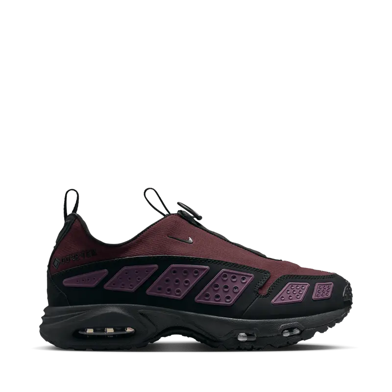 Nike Women’S Air Max Sndr Gtx All-Weather Running Sneakers 1