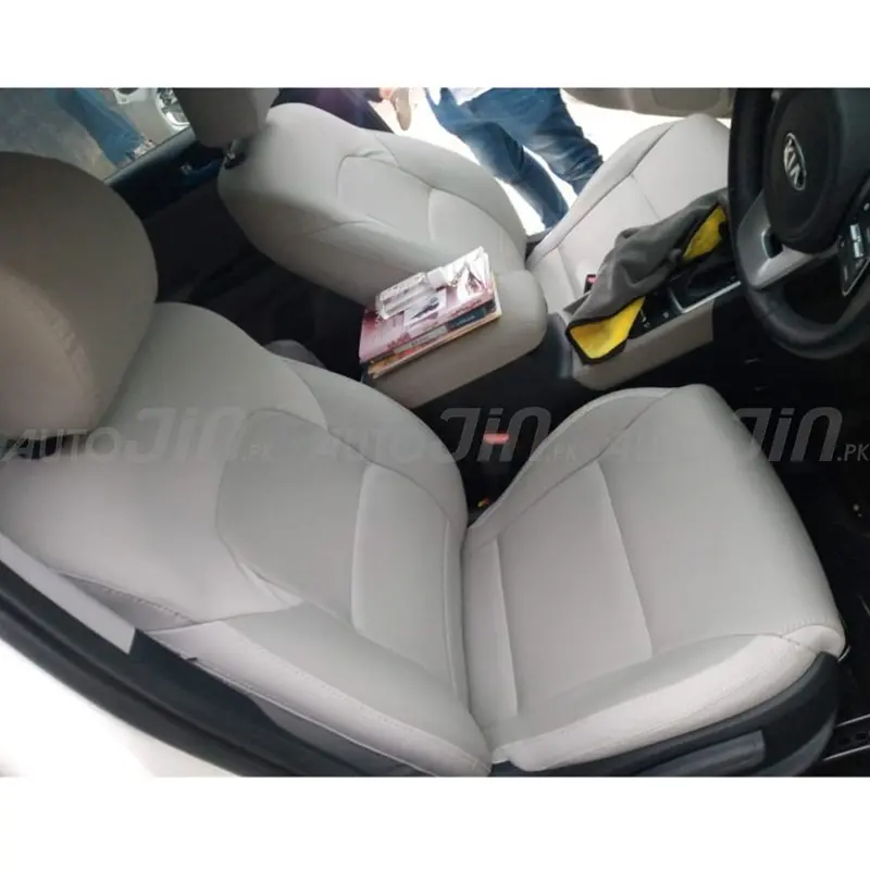 White-And-Grey Seat Covers For 2019–2023 Kia Sportage 1